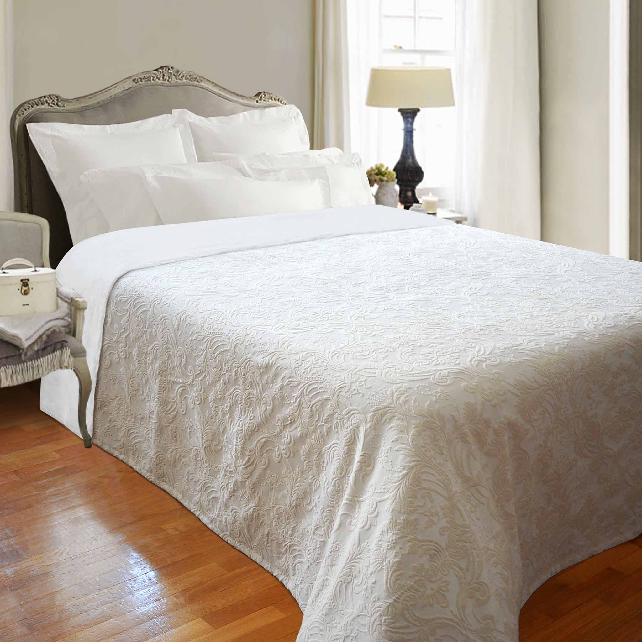 Our line of richly textured luxury woven Jacquard bedspreads adds a simple but elegant look to your bed. These Jacquard bedspreads are lightweight, comfortable, and machine washable (a must for allergy sufferers).
