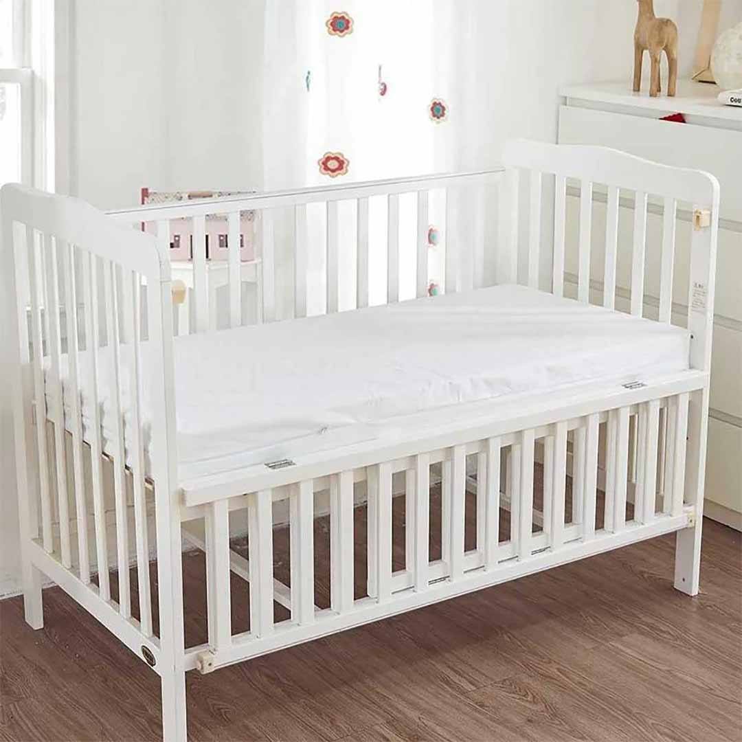 AllergyCare™ Cotton crib mattress covers are woven entirely of chemical-free, naturally soft cotton fibers.