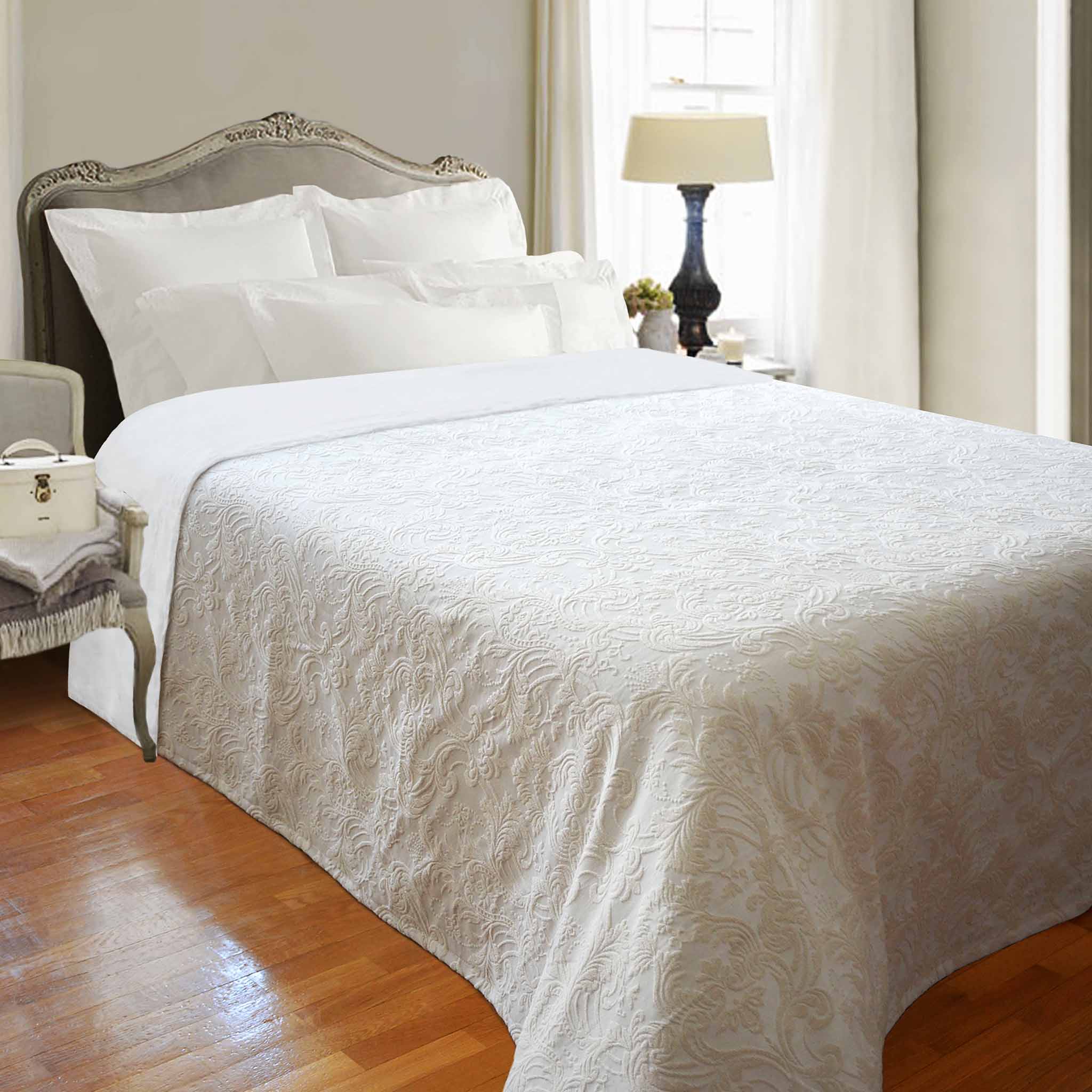 Our line of richly textured luxury woven Jacquard bedspreads adds a simple but elegant look to your bed. These Jacquard bedspreads are lightweight, comfortable, and machine washable (a must for allergy sufferers). 