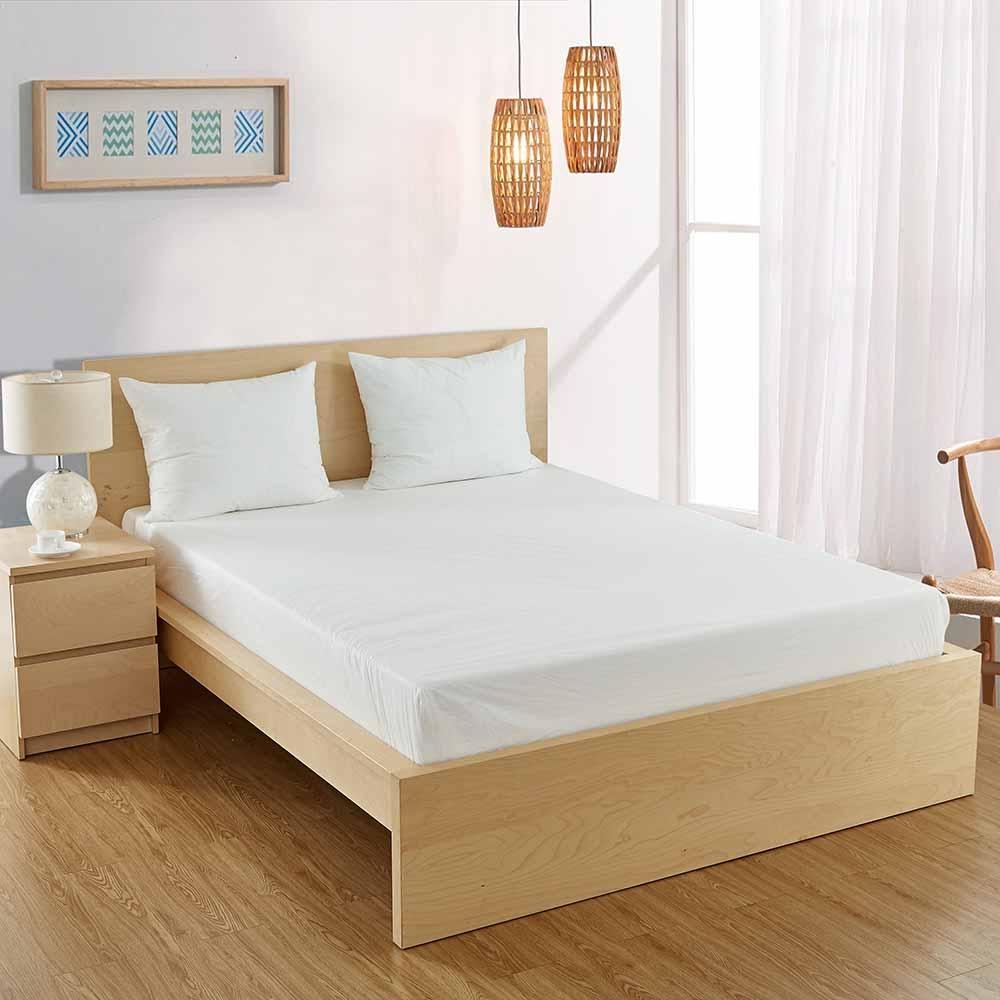 https://allergystore.com/cdn/shop/products/3-guage-vinyl-mattress-cover-1000_10_1000x.jpg?v=1573593911