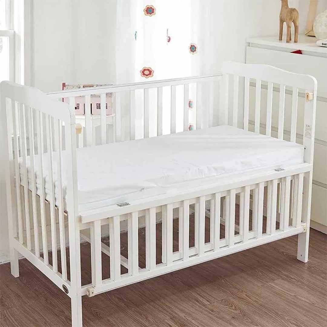 AllergyCare™ Cotton crib mattress covers are woven entirely of chemical-free, naturally soft cotton fibers. 
